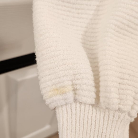 RD Style White Ballon Sleeved Sweater WITH FLAW - Picture 8 of 8